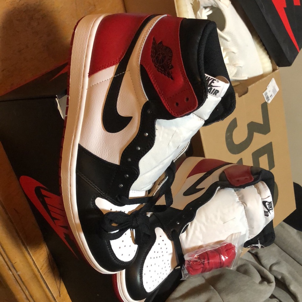 Air Jordan 1 Retro High OG - Picture 10 of 14